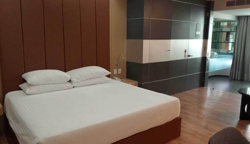 Suite, 1 King Bed, Non Smoking (Bungalow)