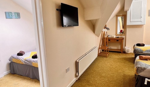 Family Room, Private Bathroom (Sleeps 5)