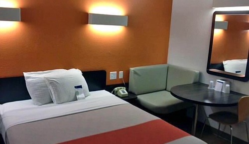 Standard Room, 1 Queen Bed, Accessible, Non Smoking