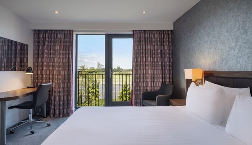 Standard Room, 1 King Bed, View (Racecourse View)