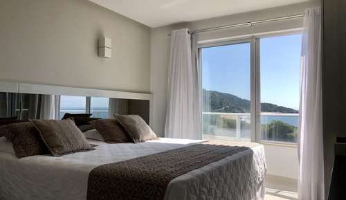Suite, Sea View