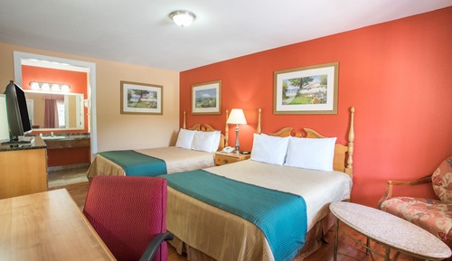 2 Queen Beds, Mountain View, Non Smoking