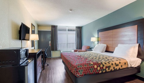 Room, 1 King Bed, Smoking