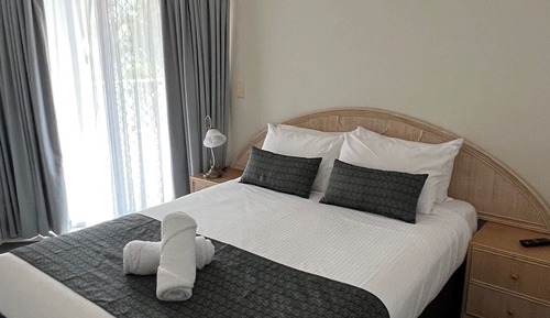 Standard Apartment, 3 Bedrooms, Pool View