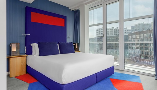 Executive Room, Corner