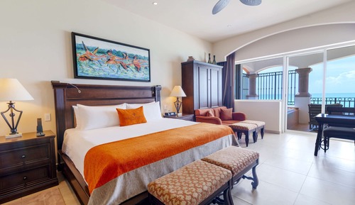 One Bedroom Master Suite Beachfront