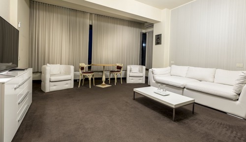 One-Bedroom Suite