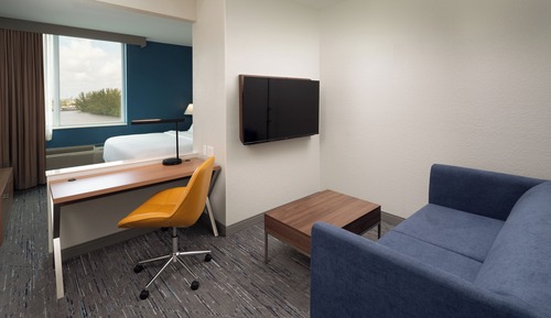Suite, 1 King Bed, Lagoon View