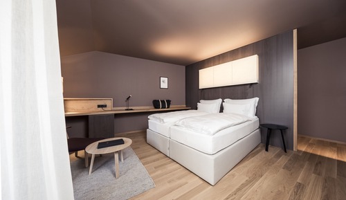 Room (Mountain Living)