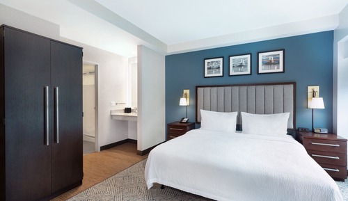Studio Suite, 1 King Bed with Sofa bed (Mobility/Hearing Accessible, Tub)