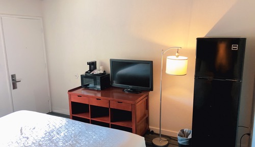 Room, 1 King Bed, Non Smoking (Mobility/Hearing, Bathtub w/grab bars)