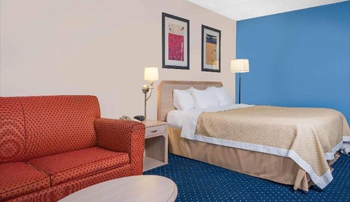 1 King Bed with Sofa Oversized Non-Smoking