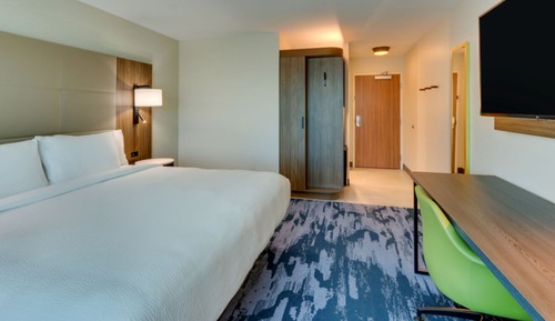 Room, 1 King Bed (Mobility/Hearing Access, Roll-In Shwr)
