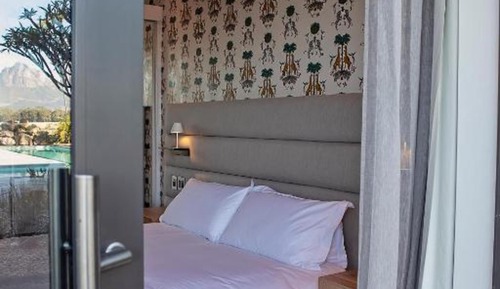 Comfort Room, 1 King Bed, Patio, Mountain View (3)
