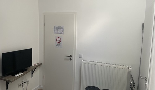 Economy Double Room (Skylight window only)