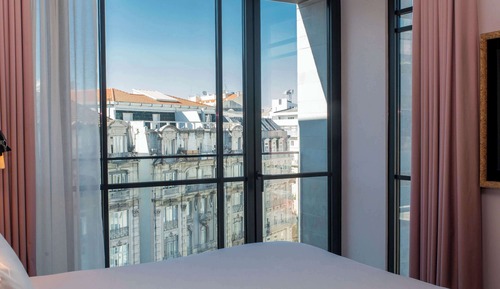 Room, 1 Queen Bed, Balcony (Small Mama)