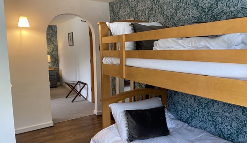 Standard Suite, Private Bathroom (Owl )