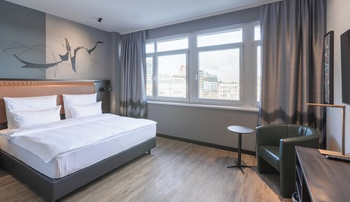 Business Triple Room, Multiple Beds (King)
