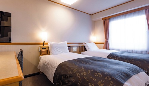 Twin Room, Smoking