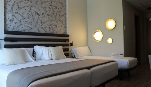 Deluxe Triple Room (2 Adults + 1 Child)