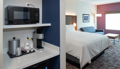 Suite, 1 King Bed, Accessible (Hearing)