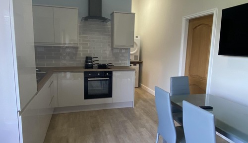 Luxury Apartment, Private Bathroom (The Fox Den)