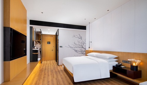 Deluxe Room, 1 King Bed
