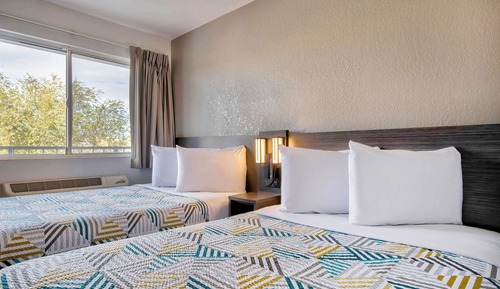 Deluxe Room, 2 Queen Beds, Non Smoking, Kitchenette
