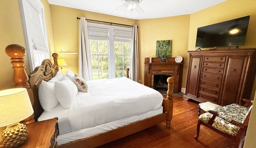 Deluxe Room, 1 King Bed