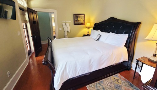 Grand Room, 1 King Bed