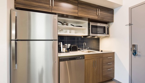 Suite, 1 King Bed with Sofa bed, Non Smoking, Kitchenette (Pet Friendly)