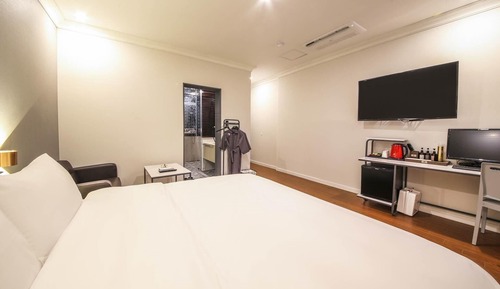 Standard Double Room (Check In: Fri/Sat 8PM, Weekday 6PM)