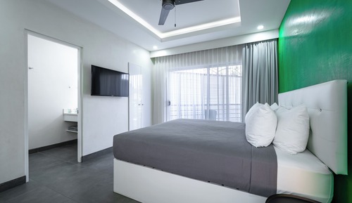 Room (J Suite)