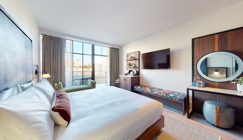 Signature King Terrace Suite ADA