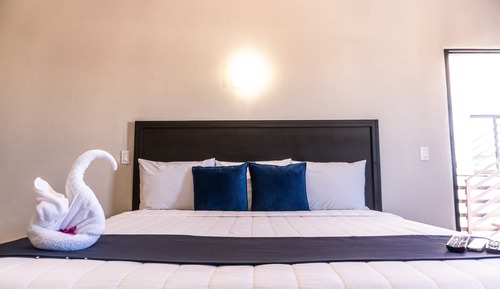 Standard Room, 1 King Bed