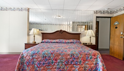 Honeymoon Room, 1 King Bed, Jetted Tub