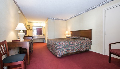 Basic Room, 1 King Bed