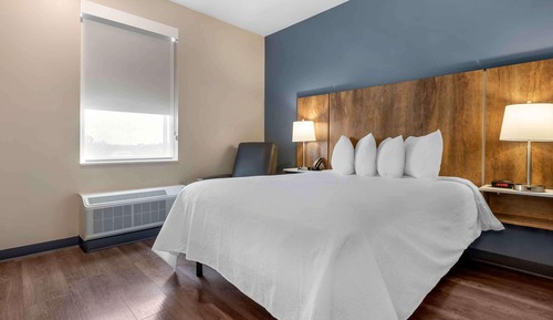 Standard Studio, 1 Queen Bed, Non Smoking, Refrigerator & Microwave