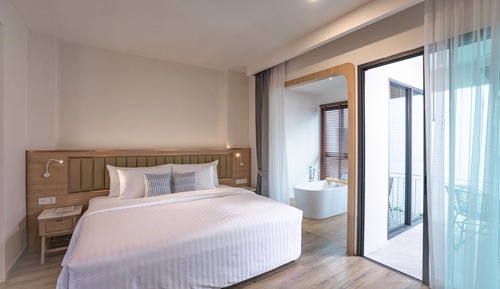 Premier Room, Bathtub