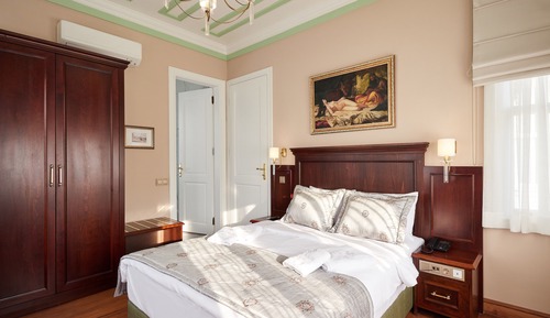 Junior Studio Suite, Non Smoking, Partial Sea View