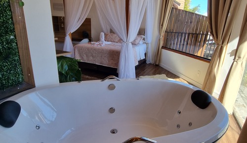 Luxury Double Room, 1 Queen Bed, Jetted Tub, Mountain View