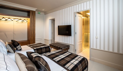Petit Room