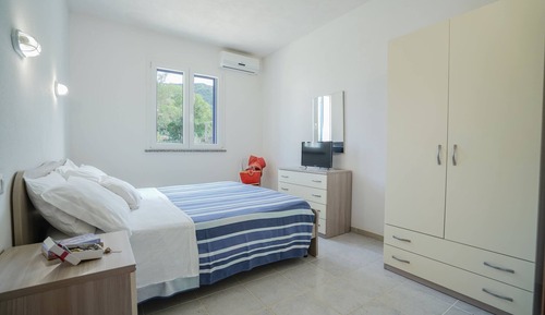 Apartment, 3 Bedrooms, Accessible, Smoking
