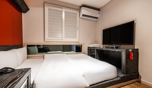 Room (Movie Room Consecutive Stay Walkie Sp)