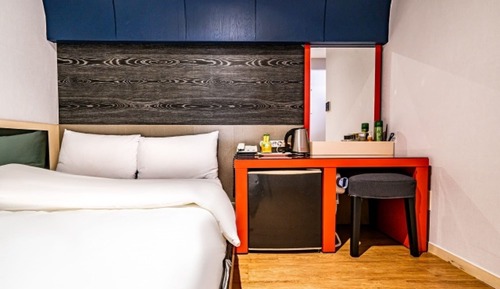 Room (Today's special price (no parking ran)