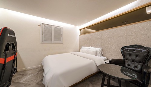 Room (Early check-in couple PC (dedicated h)