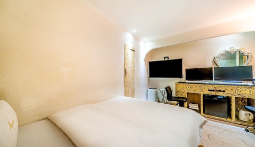 Room (Deluxe Room M+ 2PC (Netflix Wave Disn)