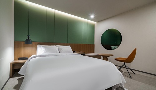 Room (Standard - Non-smoking (TV OTT))