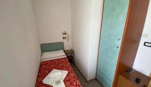 Basic Single Room, Balcony
