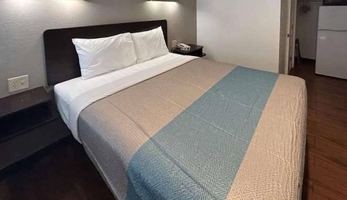 Standard Room, 1 King Bed, Non Smoking, Kitchenette
